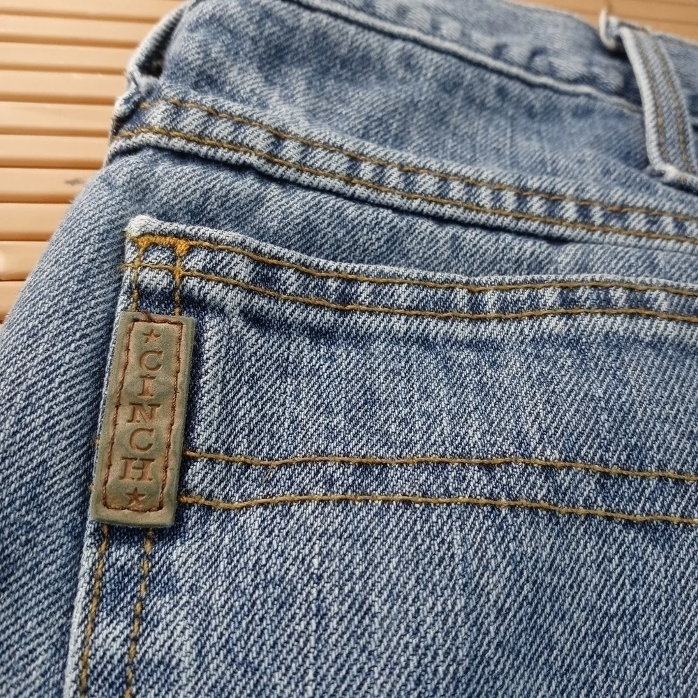 Cinch green lable men's blue jeans. Tag sz 42x32. Actual 42x27. 404pm 2_6